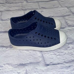 Native Shoes Jefferson Kids Blue Slip-On Sandals. 9c